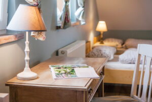 pokój angielski biurko